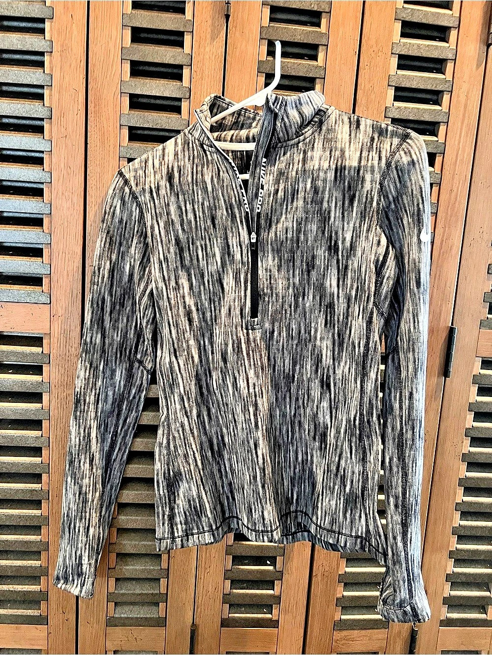 A New Aesthetic Men's Abstract Half-Zip Jacket Size Medium